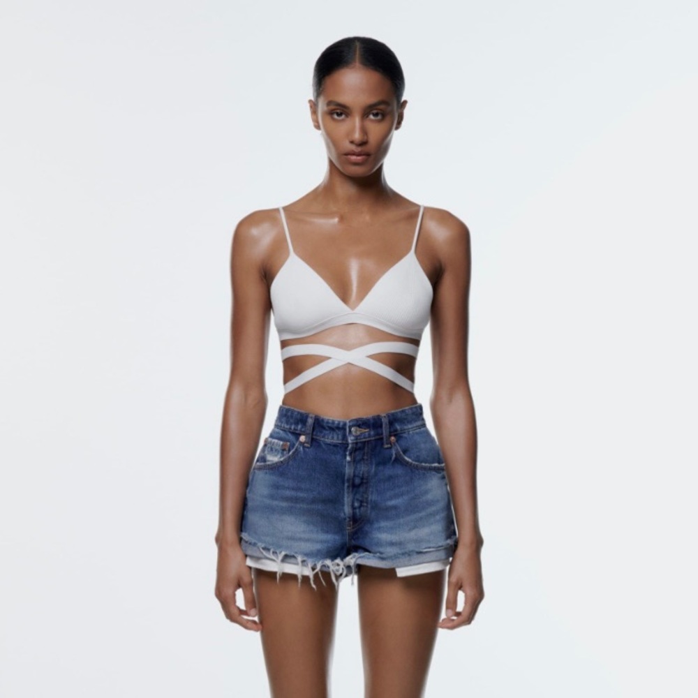 Zara NWOT Mid Rise Medium Wash Distressed Jean Shorts